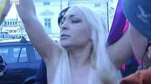 Гол протест срещу насилието