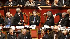 Депутатите от долната камара на италианския парламент намалиха заплатите си