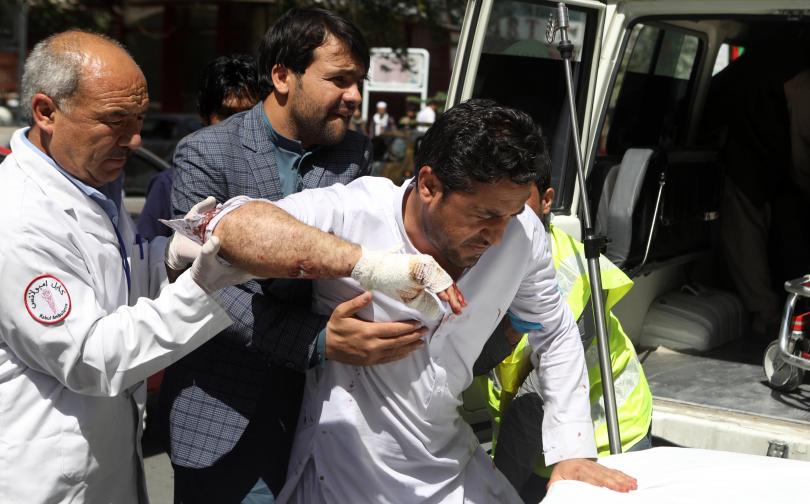 Близо 100 души са ранени при атентат тази сутрин в