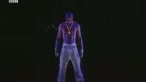 Рапърът Тупак възкръсна на холограма на сцената