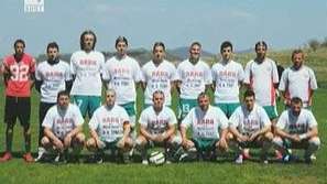 Отборът по футбол на Железница в подкрепа на Валя Крушкина