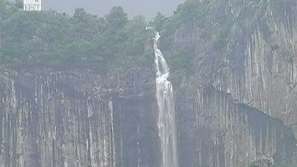 Дъждовете събудиха пресъхнал водопад