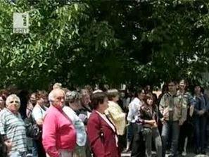 работници протестират неплатени заплати шумен