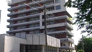 Опасна сграда в Мездра