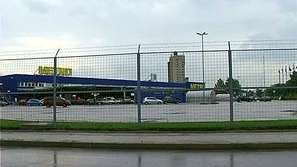 Противоградна ракета падна върху магазин