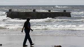 Плува... плува... бетонен блок