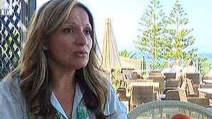 Българка показва на чужденци двореца в Кносос