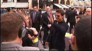 Том Круз играе рок музикант