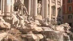 Фонтанът Ди Треви се руши