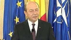 Огромно поражение за Бъсеску