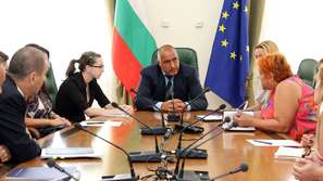 Роднините на моряците недоволни