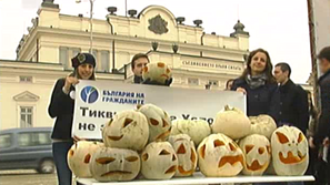България на гражданите раздаде тикви пред парламента