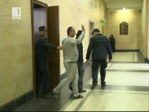 отложиха делото наглите догодина