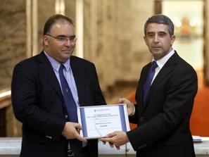 президентът награди големите дарители