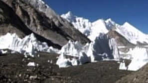 Зелена светлина: Еверест - заплашен от нашествието на боклука