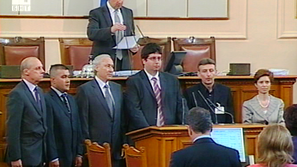 Опозицията скочи заради назначения на ключови постове в НОИ, КЗК и НС на АП