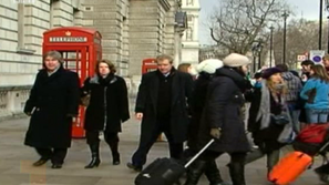 Ник Боулс: Да се попречи на вълна от имигранти