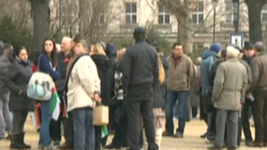 Привърженици на Борисов  се събраха край парламента