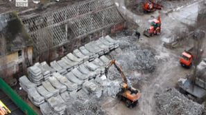 Каменоломна сред блоковете