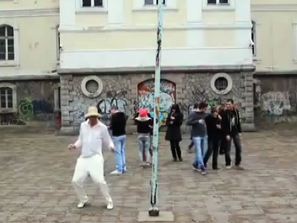 учител отива харлем шейк