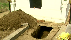 Мародери разбиха гробници в Русе