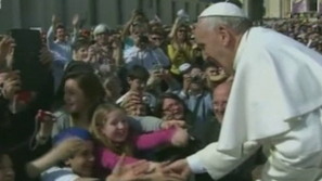 Папа Франциск оряза бонусите във Ватикана