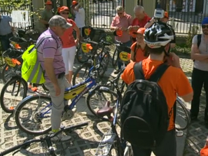 десетки колоездачи включиха оранжевия вело тур