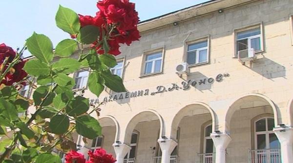 Бившият ректор на Стопанската академия в Свищов си е издействал допълнително възнаграждение