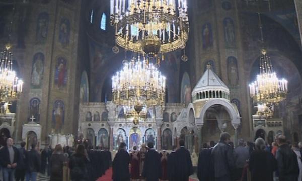 Как се стопанисва храм-паметникът Св. Александър Невски