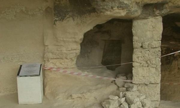 Паднали камъни откъснаха достъпа до църквата на Аладжа манастир