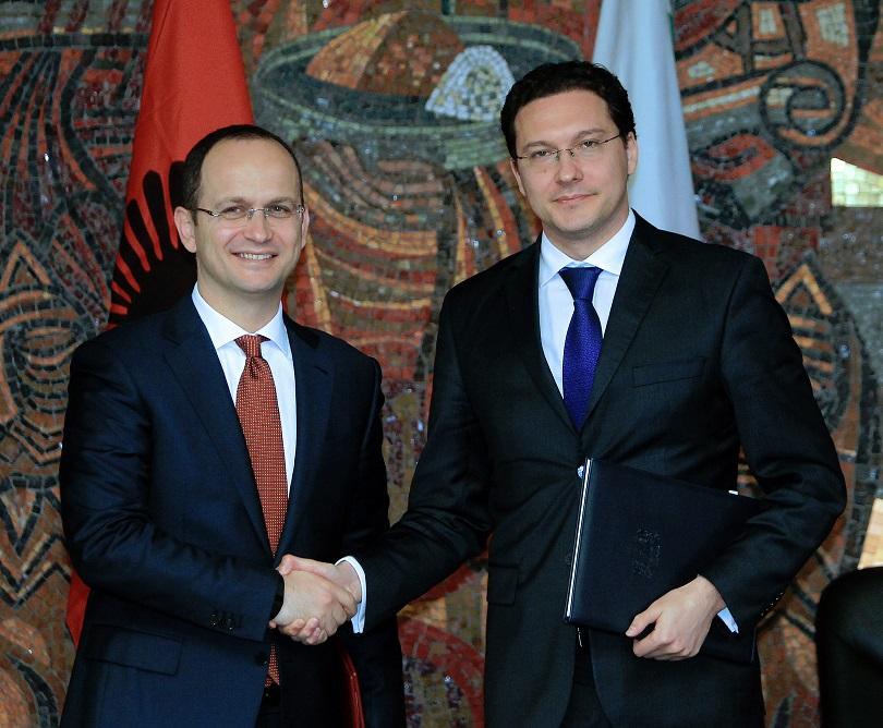 Албанският външен министър у нас