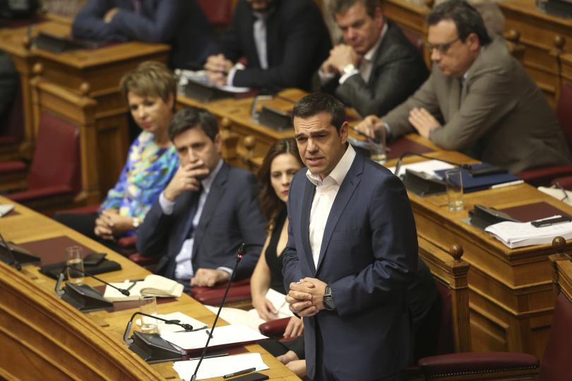 Вот на недоверие в Атина забавя подписването на договора със Скопие