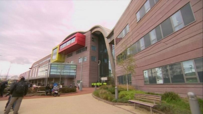 Дете в Ливърпул почина, след като съдът спря животоподдържащите му системи