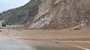 Свлачище затвори едното платно на магистрала Люлин