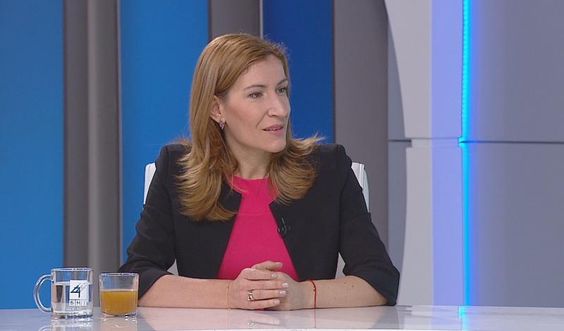 Николина Ангелкова: Очакваме 7-8% ръст на туризма това лято