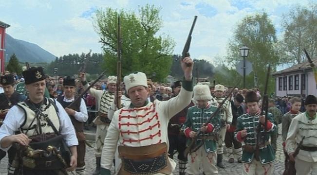 България отдава почит на героите от Априлското въстаниe