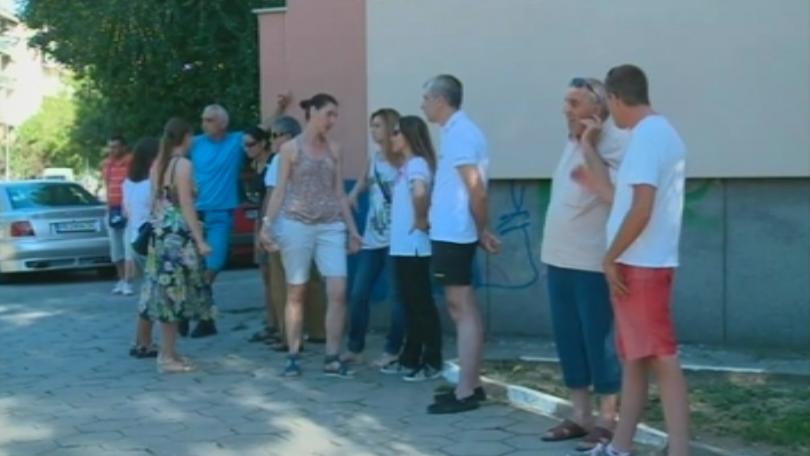 Жители на Асеновград подновиха протеста срещу побоя над деца-спортисти