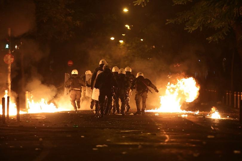 Безредици в Атина след мирно шествие