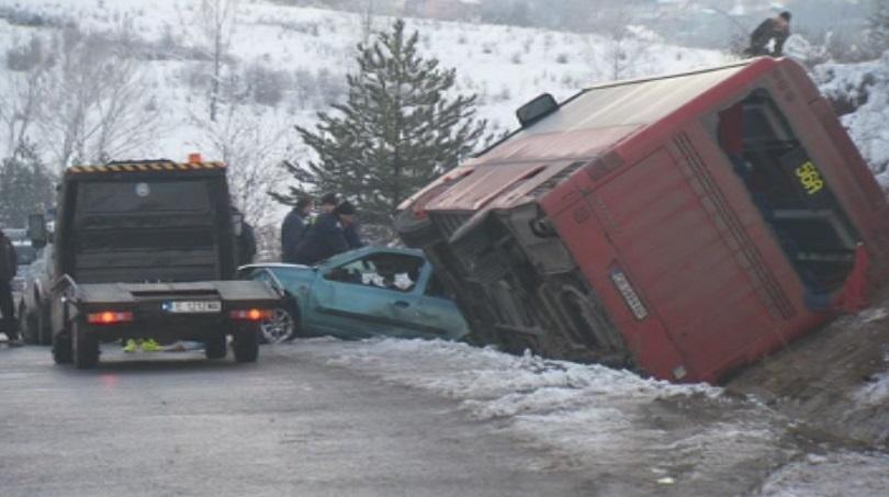 Автобус катастрофира край Драгичево