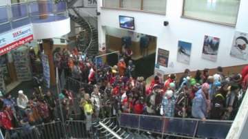 Спортният министър определи опашките пред кабинковия лифт на Банско като лоша реклама за страната