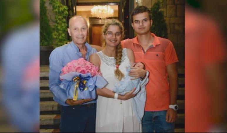 Бебето, родено по време на полет, има уникален акт за раждане