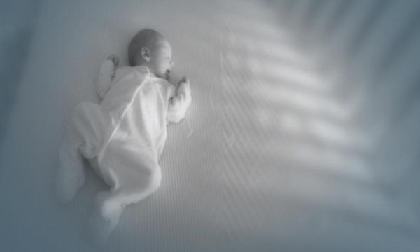 Стари обичаи за отглеждането на бебета ги вкарват в болница