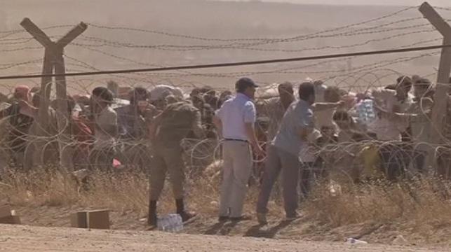 130 хиляди бежанци пресякоха границата между Сирия и Турция за последните два дни