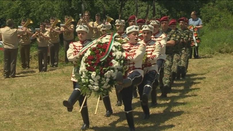 Президентът Плевнелиев почете жертвите на тоталитаризма в Белене