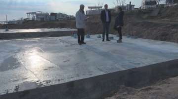 Строят в залива Корал