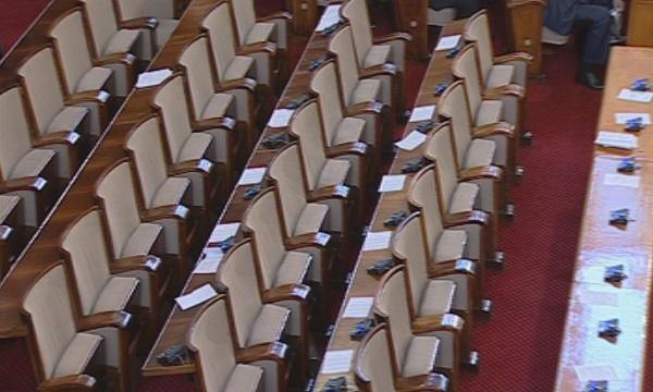 Заседанието на НС се провали заради липса на кворум