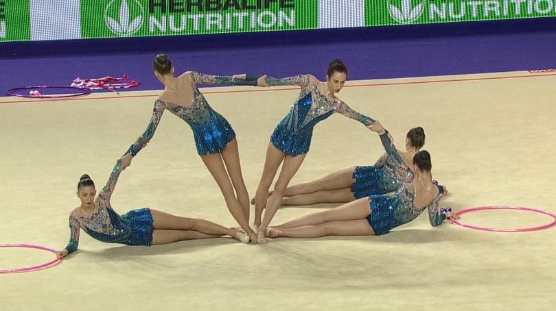 Българските гимнастички взеха бронза с обръчи и бухалки и го посветиха на Цвети