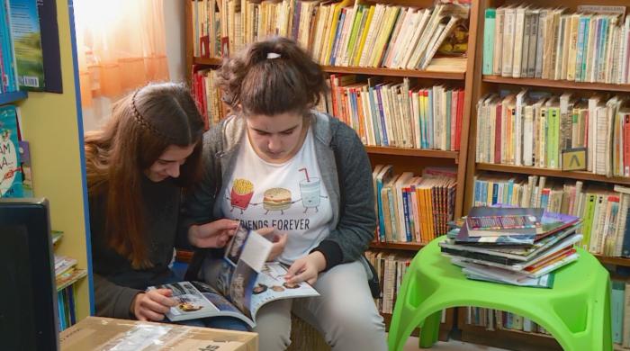 Читалище Светлина в село Труд получи дарение от книги - По света и у ...