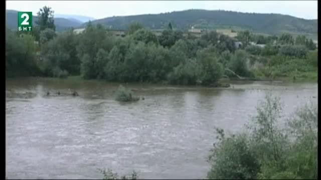 Проверяват сигнали за незаконен добив на инертни материали