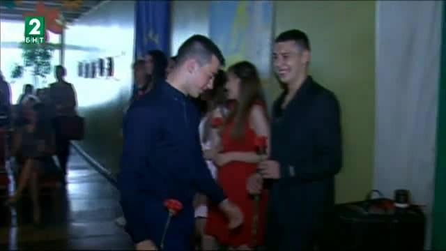 Две русенски шивашки фирми облякоха и тази година абитуриенти